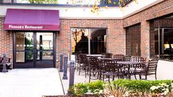 Holiday Inn Hotel & Suites Warren