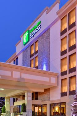 Holiday Inn Express Flint-Campus Area