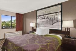 Super 8 by Wyndham Fort Myers
