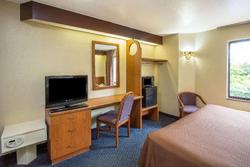 Travelodge by Wyndham Fort Myers Airport