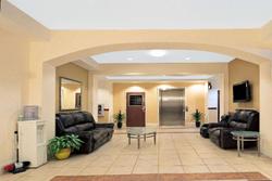 Super 8 by Wyndham Austin/Airport South