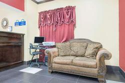 Days Inn & Suites by Wyndham Hutchinson