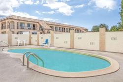 Days Inn by Wyndham Kingman East