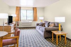 Super 8 by Wyndham Wheeling