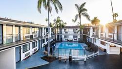 Sunset West Hotel, SureStay Collection By BW
