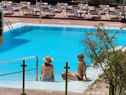 Las Camelias Apartments