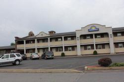 Days Inn by Wyndham Lewisburg