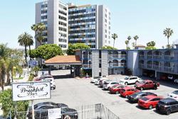 Travelodge by Wyndham Long Beach Convention Centr