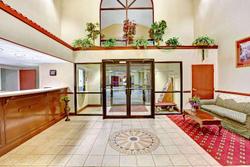 Days Inn & Suites by Wyndham Louisville SW