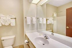 Days Inn & Suites by Wyndham Louisville SW
