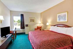 Days Inn & Suites by Wyndham Louisville SW