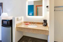 Howard Johnson by Wyndham Lubbock TX