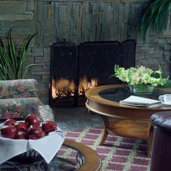 Rogue Regency Inn & Suites