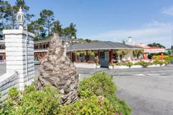 Monterey Pines Inn