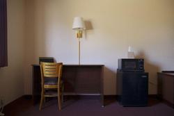 Econo Lodge Inn & Suites