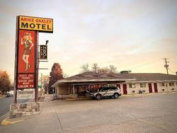 Annie Oakley Motel Oakley