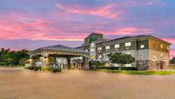 Holiday Inn Express Palestine