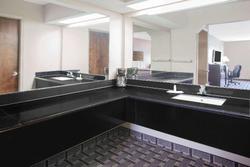 Days Inn & Suites by Wyndham Pine Bluff