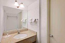 Super 8 by Wyndham Plainview