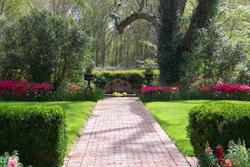 Monmouth Historic Inn & Gardens