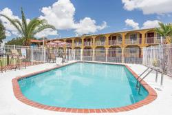Days Inn by Wyndham Bradenton I-75