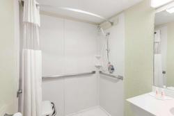 Days Inn & Suites by Wyndham Springfield on I-44
