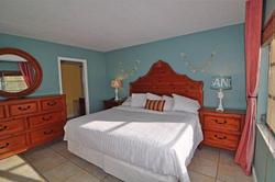 Lido Islander Inn and Suites