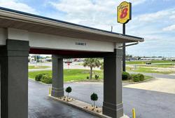 Super 8 by Wyndham Monroe