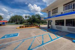 Motel 6 Bradenton