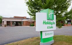 Holiday Inn & Suites St Cloud