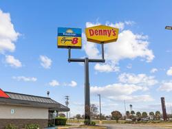 Days Inn & Suites by Wyndham Texas City