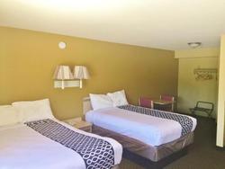 Econo Lodge Inn & Suites