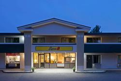 Super 8 by Wyndham White River Junction