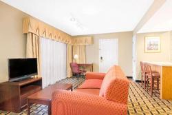 Hawthorn Suites By Wyndham Wichita East
