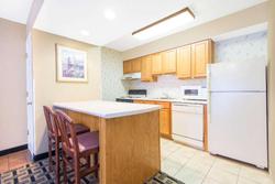 Hawthorn Suites By Wyndham Wichita East