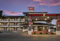Red Roof PLUS+ Galveston - Beachfront