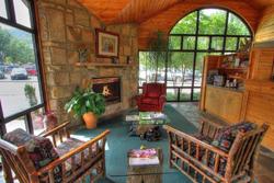 Howard Johnson by Wyndham Downtown Gatlinburg