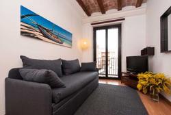 Liceu Apartments by Gaiarooms