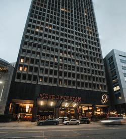 Metropolitan at the 9, Autograph Collection
