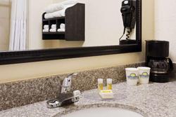 Days Inn &Suites by Wyndham Galveston West/Seawall