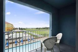 Days Inn &Suites by Wyndham Galveston West/Seawall