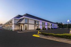 Days Inn & Suites by Wyndham Fort Bragg/Cross Cree
