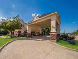 Econo Lodge Inn & Suites