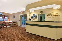 Econo Lodge Inn & Suites