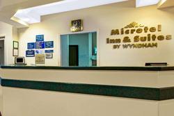 Econo Lodge Inn & Suites