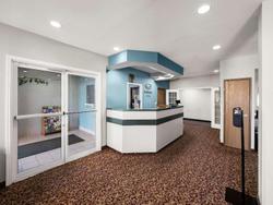 Econo Lodge Inn & Suites