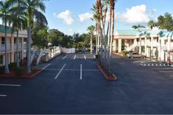 Econo Lodge Inn & Suites