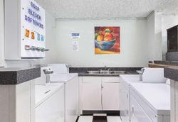 Super 8 by Wyndham Johnson City
