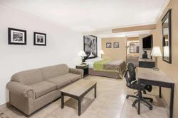 Super 8 by Wyndham McAllen/Downtown