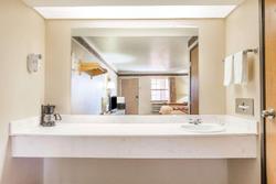 Super 8 by Wyndham Mount Vernon TX